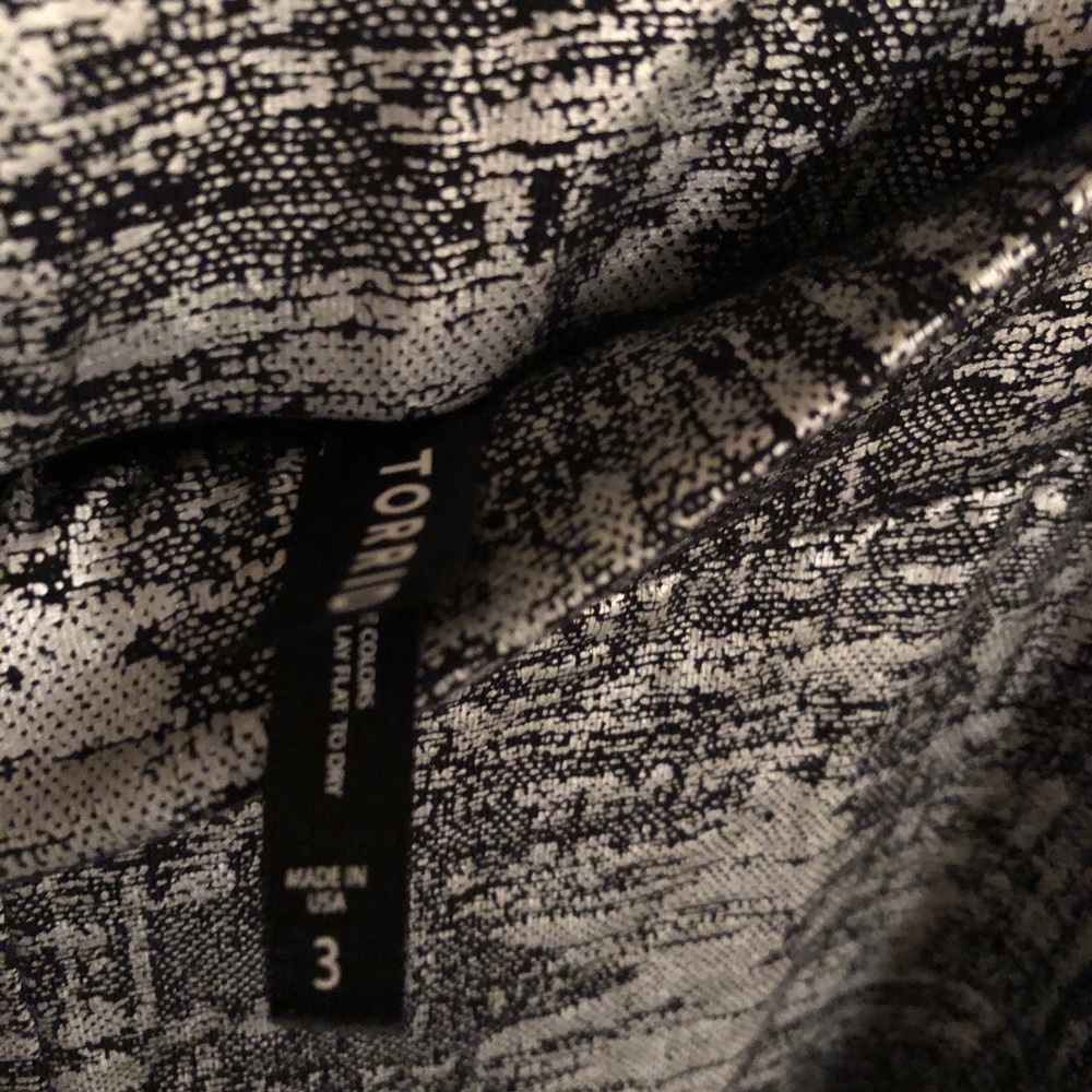 Torrid silver knit foil leggings - Picture 5 of 8